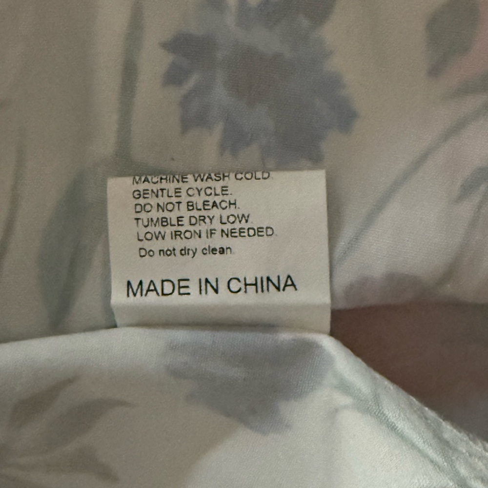 Brand new, never worn. Cheerful, brightly flowered nightgown. Size M. - Picture 6 of 8